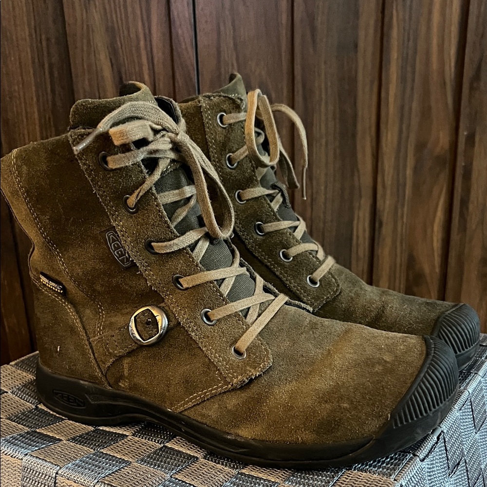 KEEN Women’s Olive Suede Lace-Up Boots Size 8.5